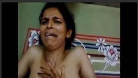 Saraika, an Indian beauty, indulges in a sensual handjob