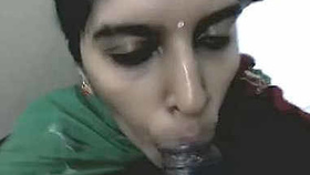Indian aunt performs oral sex in workplace restroom