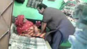 Middle-aged Muslim aunty gets intimate in her residence