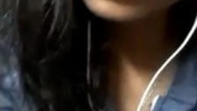 Indian woman displays her large breasts on VK