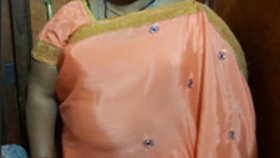 Indian plus-size aunt Reshma gives a blowjob
