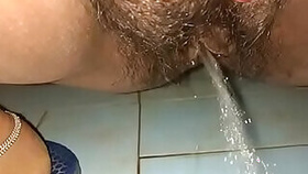 my sexy indian aunty pissing