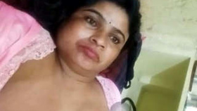 Indian housewife reveals her large breasts