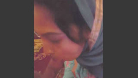 Cute Indian girl gives oral pleasure to her boyfriend