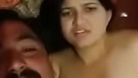 Desi uncle apni bethi ki chudai kar rahe hi