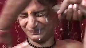 Indian college student Khushi fucks in a dirty chat room