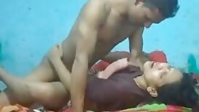 Desi village bhabi fucking with her husband friend when husband not in home made video