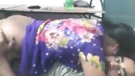 Desi Guy enjoys it with a hot guy in her room
