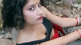 Desi Model Sexy Navel Shape Show in Shooting