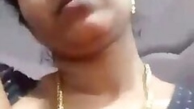 Mallu bhabhi shows boobs MMS video