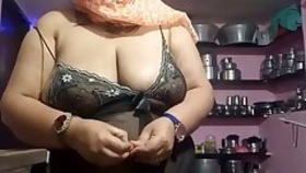 Ssweety Bhabhi shows Hot Tits