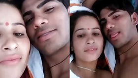 Desi Indian girl shows her tits