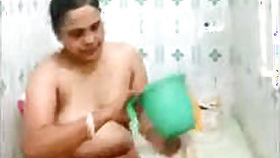 Hot Bhabhi in the bathtub 2 clip part 2